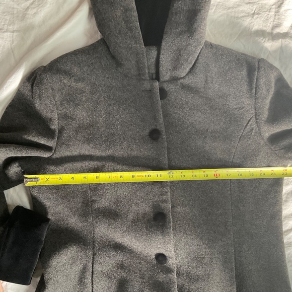 Hooded Long Wool Winter Coat with Velvet Lined Hood and Cuffs (size 12/large) - Picture 6 of 11